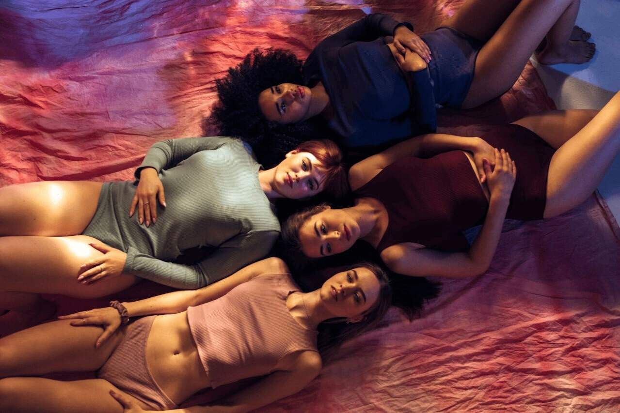 Community Features für echte Nackte Maedchen