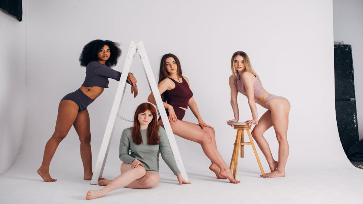 Top-Kategorien mit nackten behaarten Frauen